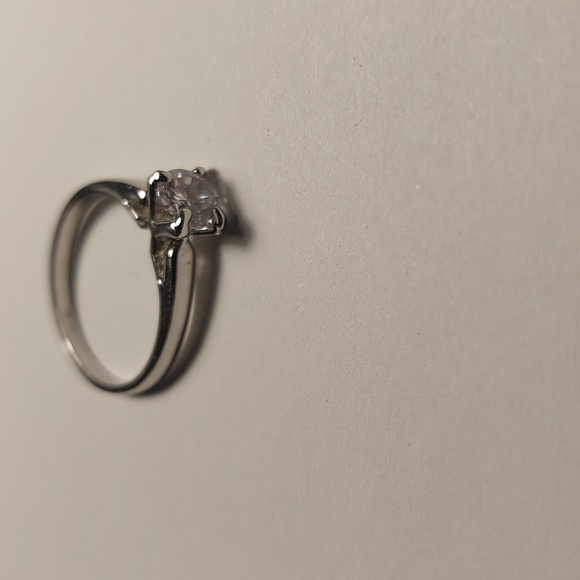 Ring - Picture 1 of 4